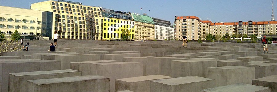 Apartment hotels in Berlin holocaust monument